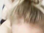 Troia di Milano fa le corna al fidanzato