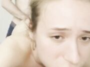 Troia di Milano fa le corna al fidanzato