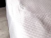 Beccato dalla matrigna a ruberle le mutandine