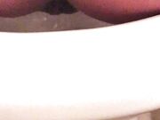 Dopo L inculata la sborra esce dal culetto