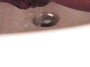 Dopo L inculata la sborra esce dal culetto