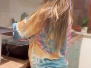 Culetto sodo in cucina