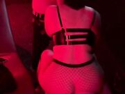 Moglie italiana lo succhia a sconosciuto al club privè