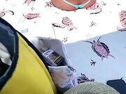 Moglie italiana in topless si masturba in spiaggia