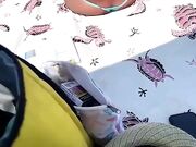 Moglie italiana in topless si masturba in spiaggia