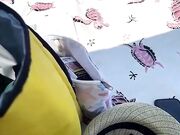 Moglie italiana in topless si masturba in spiaggia