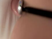 Plug in culo, dildo in figa e cazzo in bocca