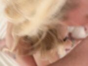 Plug in culo, dildo in figa e cazzo in bocca