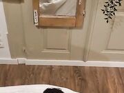 Moglie con bel culo a pecorina in attesa del cazzo