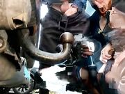 Fidanzata si vuole scopare il gancio dell'auto