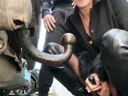 Fidanzata si vuole scopare il gancio dell'auto