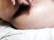 Milf zoccola si sbatte la fica bagnata