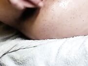 Milf zoccola si sbatte la fica bagnata