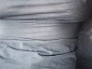 Moglie troia masturbata in macchina