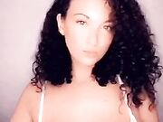 Tettona mora in intimo