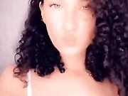 Tettona mora in intimo