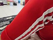 Donna delle pulizie scopata a pecorina