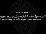 Milf italiana scopata sul prato e sborrata sui piedi