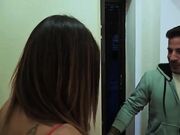 Milf tettona scopata sul divano da amico tatuato