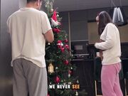 Pompino sorellastra troia sotto l'albero di Natale