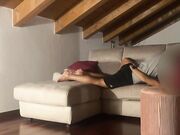 Coppia fa sesso sul divano amatoriale