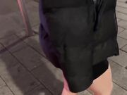 Rimorchia napoletana fuori dal locale e la scopa