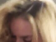 Una straniera mi fa un pompino dopo una serata