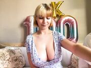 Biondina tettona sega e spompina il suo ragazzo