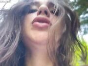 La cuginetta diciottenne si fa chiavare all'aperto