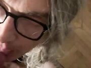 Travestita si fa sborrare in bocca