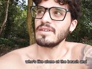 Scopo ragazza bellissima nei bagni pubblici