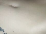 Moglie nuda in camera da letto con fica pelosetta