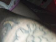 Moglie nuda in camera da letto con fica pelosetta