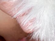 Mi sfila il plug dal culetto….. che goduria