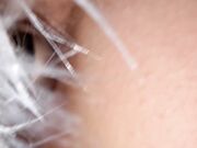 Mi sfila il plug dal culetto….. che goduria