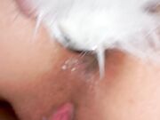 Mi sfila il plug dal culetto….. che goduria