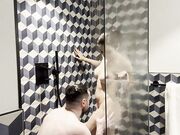 Valentina in hotel con amico scopano in doccia