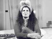 Casting ragazza italiana che scopa disabile