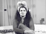 Casting ragazza italiana che scopa disabile