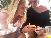 Aperitivo con ditalino ragazze italiane lesbiche