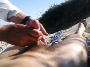 Sborrata in spiaggia con massaggiatrice cinese segaiola