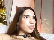 Fica italiana tettona si masturba in live