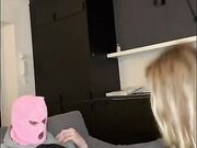 As14 sbocchina un suo fan