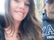 Coppia esibizionista beccata all'aperto