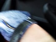 Sega in auto con passanti