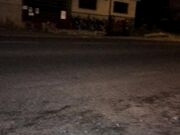 Nudo davanti 2 ragazze