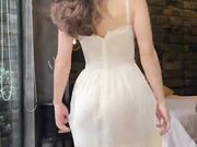 Onlyfanser ci mostra come si veste per un matrimonio