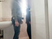 Sveltina in bagno con l'idraulico