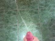 Sborrata gigante! Masturbo il mio cazzo grosso