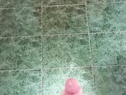 Sborrata gigante! Masturbo il mio cazzo grosso